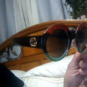 gucci sunglasses almost brand new